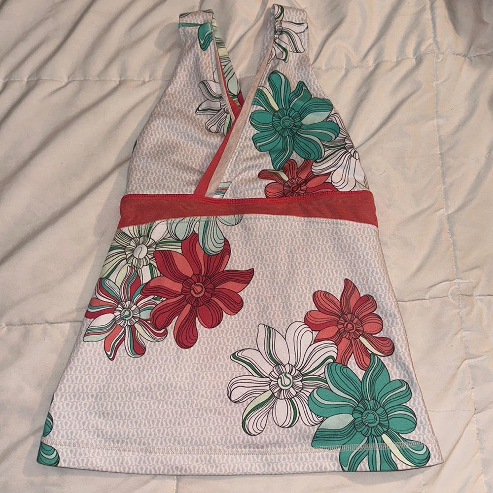 Lululemon sheer back euc- older design.
